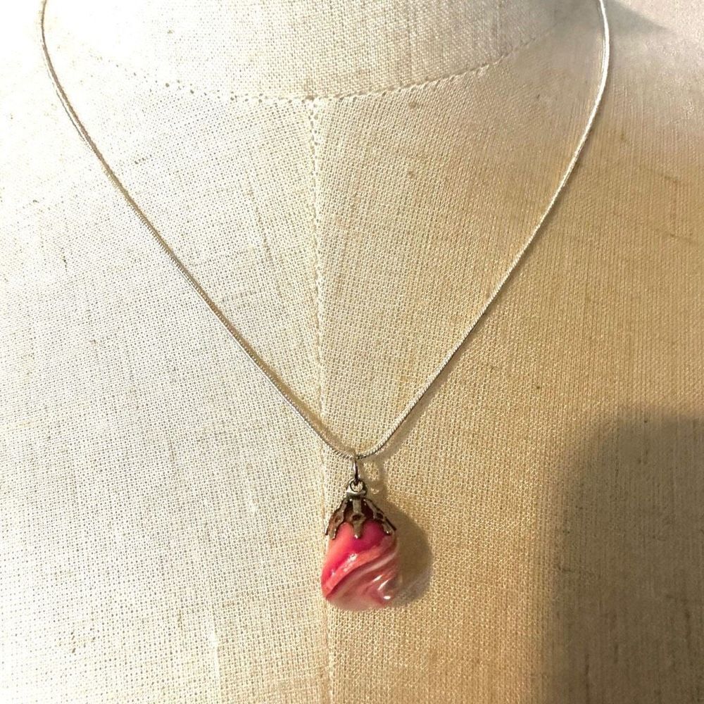 Silver tone pink pendant necklace